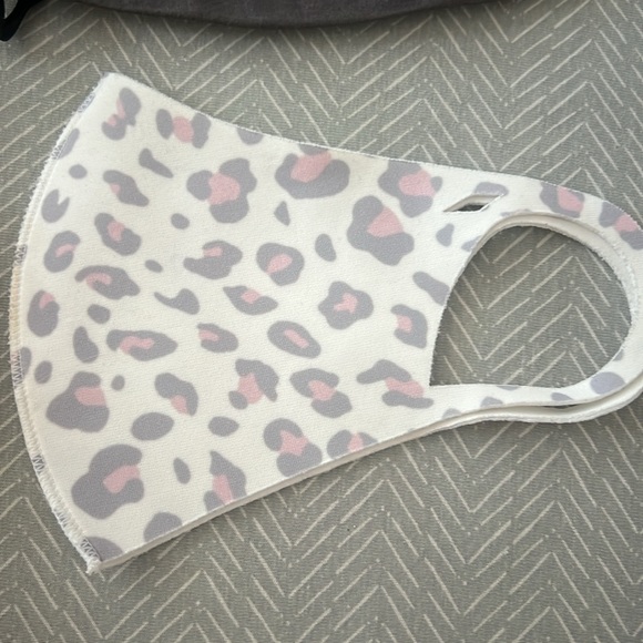 BUNDLE 4 Face Masks - Picture 5 of 6